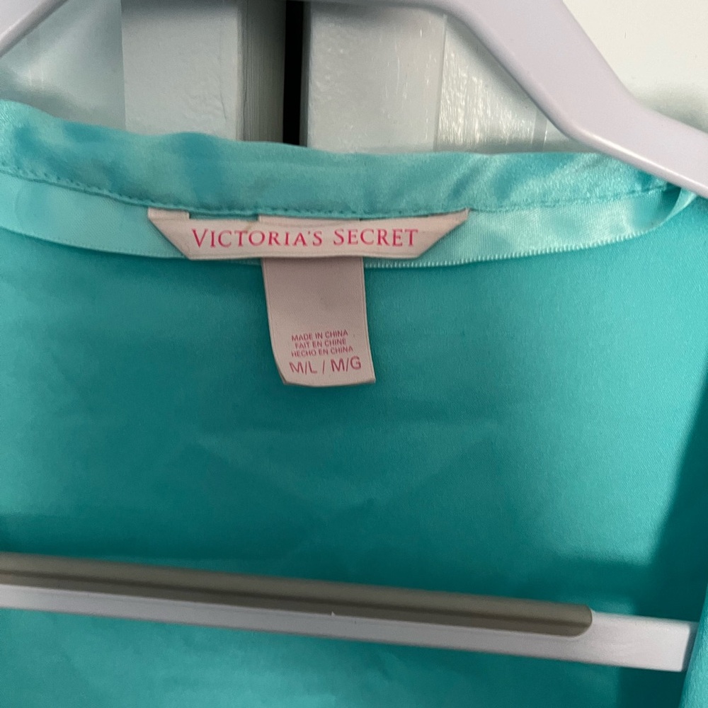 Victoria Secret Brand Robe - Picture 2 of 2